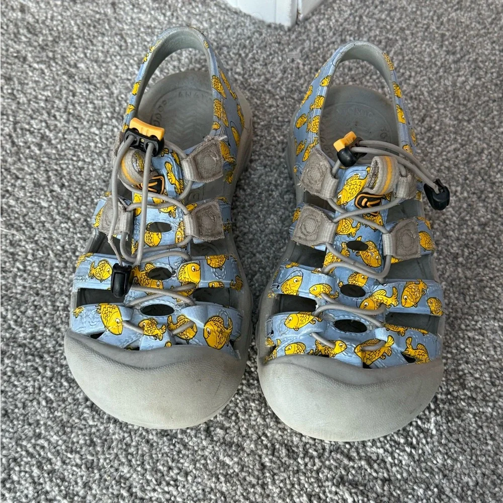 KEEN Youth sz 2 FISH SUNPORT Blue‎ Yellow Outdoor Beach Water Rubber